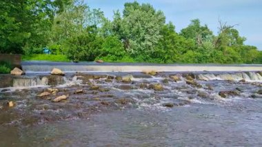 Illinois 'deki Kishwaukee Nehri üzerindeki Belvidere Barajı