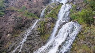 Kuzey Michigan 'daki Houghton Douglass Şelalesinin tepeden tırnağa görüntüsü