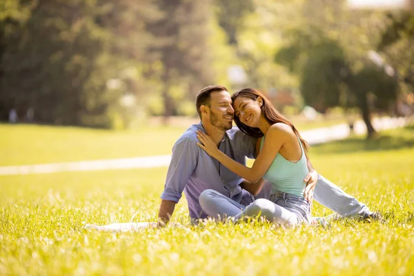 Happy Young Couple Love Grass Field Summer Day — Stock Photo, Image