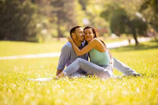 Happy Young Couple Love Grass Field Summer Day — Stock Photo, Image