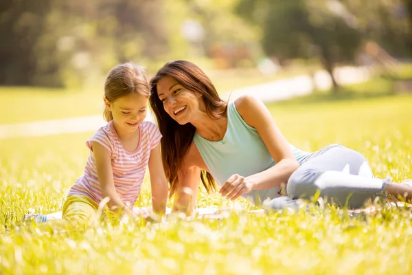 Mother Cute Little Daughter Having Fun Park Sunny Day — Stock Photo, Image