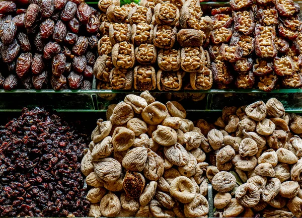 土耳其伊斯坦布尔市场上的干果 — 图库照片