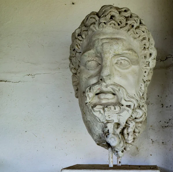 塞尔维亚甘齐格勒 2021年8月11日 来自费利克斯 罗莫利亚纳的大力神的头颅 位于塞尔维亚扎伊萨尔附近的罗马皇帝加略的宫殿遗址 自2007年起成为联合国教科文组织的世界遗产 — 图库照片