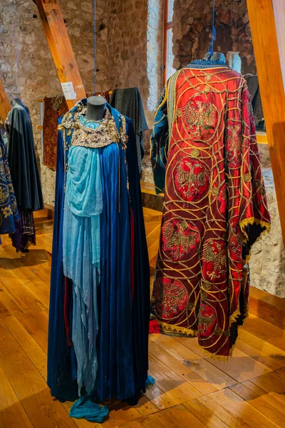 Golubac Serbia September 2021 塞尔维亚中世纪传统服饰 作者Petar Djinovic 尼曼吉奇是中世纪塞尔维亚最重要的王朝 — 图库照片