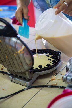 Chiang Mai, Tayland 'da sokak waffle' ı hazırlığı.