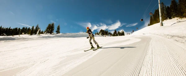 Single Girl Enjoys Sunny Winter Day Skiing Dressed Full Snow — Stock Photo, Image