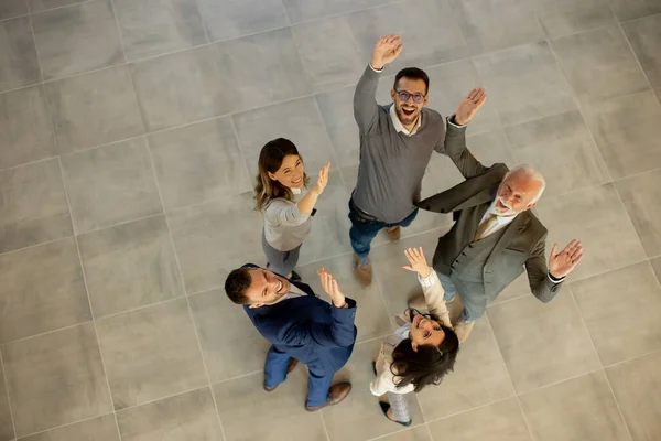 Aerial View Happy Business People Raise Hands Together Joy Success lizenzfreie Stockfotos