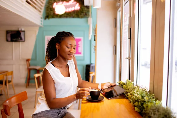 Pretty Young Black Woman Drinking Coffee While Looking Digital Tablet — Stock Photo, Image