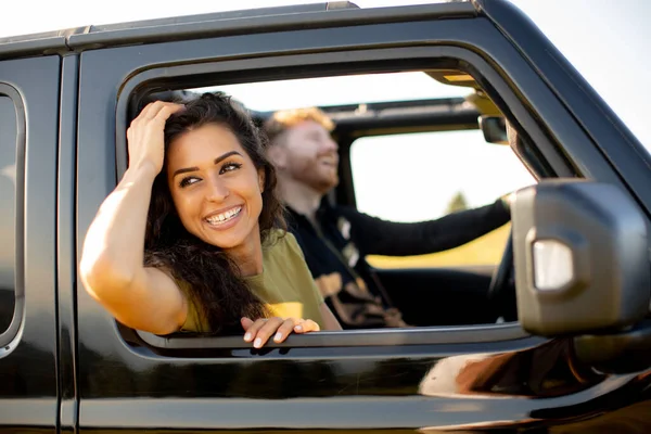 Young Handsome Couple Having Fun Roadtrip — Stock Photo, Image
