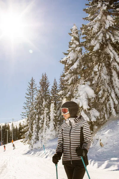 Young Woman Enjoying Winter Day Skiing Snow Covered Slopes Surrounded — Stock Photo, Image