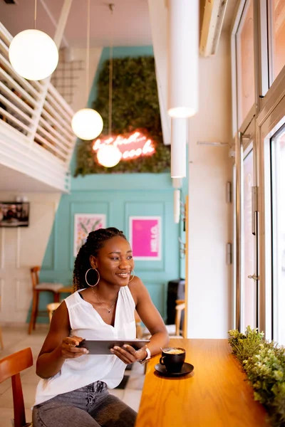 Pretty Young Black Woman Drinking Coffee While Looking Digital Tablet — Stock Photo, Image