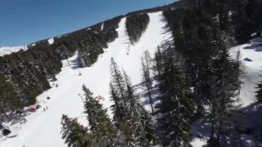 Sırbistan 'ın Kopaonik dağındaki kayak merkezinin hava manzarası