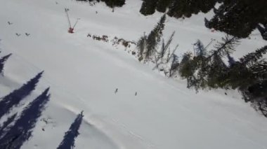 Sırbistan 'ın Kopaonik dağındaki kayak merkezinin hava manzarası
