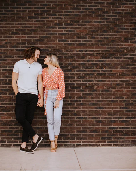 Handsome Ymiling Young Couple Love Front House Brick Wall — Stock Photo, Image