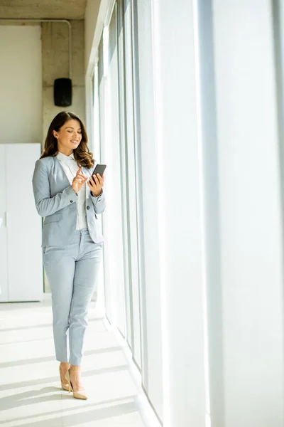 Pretty Young Woman Using Mobile Phone Office Window — Stock Photo, Image