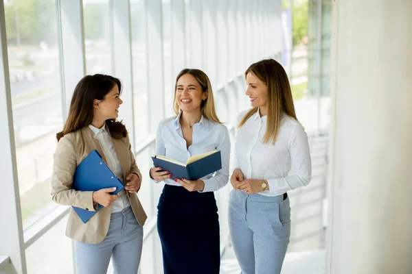 Three Cute Young Business Women Having Discussion While Walking Office — Stock Photo, Image