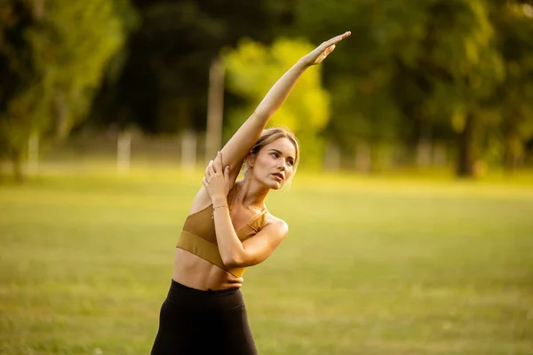 Pretty Young Woman Doing Stretching Park — Stock Photo, Image