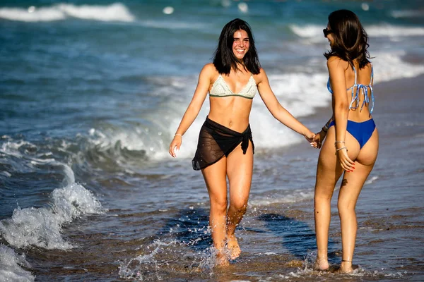 Two Pretty Young Woman Having Fun Seaside Hot Summer Day — Stock Photo, Image