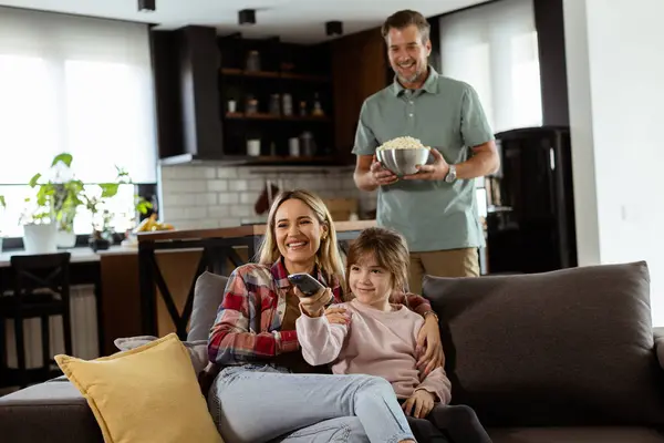 Family Three Comfortably Nestled Couch Faces Reflecting Excitement Attentiveness Share — Stock Photo, Image