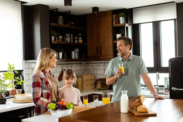 Cheerful Family Enjoys Warm Conversation Kitchen Fresh Juice Laptop Sitting — Stock Photo, Image