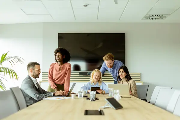 Multiethnic Group Professionals Brainstorming Conference Table Brightly Lit Office — Stock Photo, Image