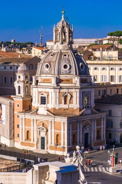 Roma, İtalya - 23 Eylül 2018: Roma, İtalya 'daki Santa Maria di Loreto Kilisesi' nde hava manzarası. Bu Rönesans kilisesi 1507 'de açıldı..