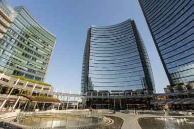 Milan, İtalya - 16 Ağustos 2025: Milano, İtalya 'daki Porta Nuova' daki modern binalar. Milano 'nun ana iş bölgelerinden biridir.
