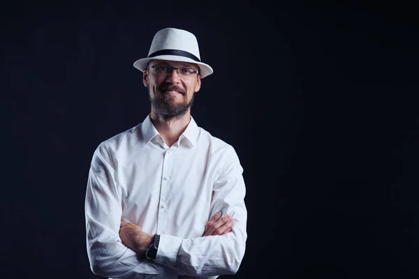 Smiling Middle Age Man White Shirt Hat Standing Folded Hands — Fotografia de Stock