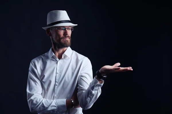 Serious Middle Age Man White Shirt Hat Showing Blank Copy — Fotografia de Stock
