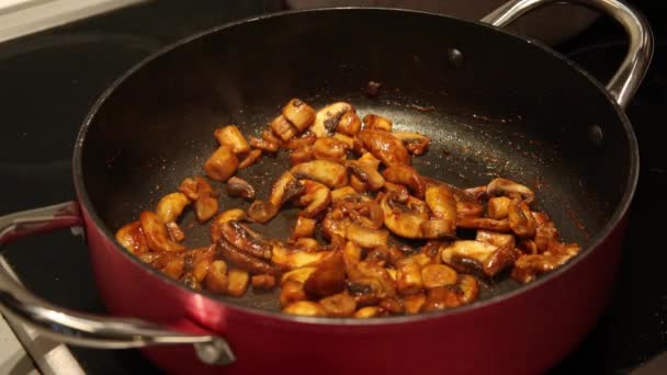 Приготування Грибів Сковороді Вдома — стокове відео