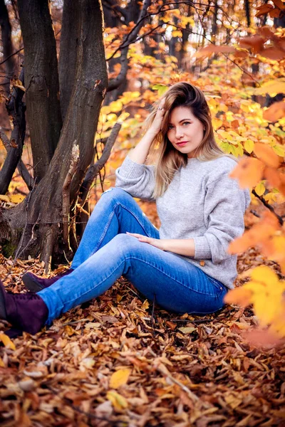 Beautiful Woman Autumn Park — Stock Photo, Image