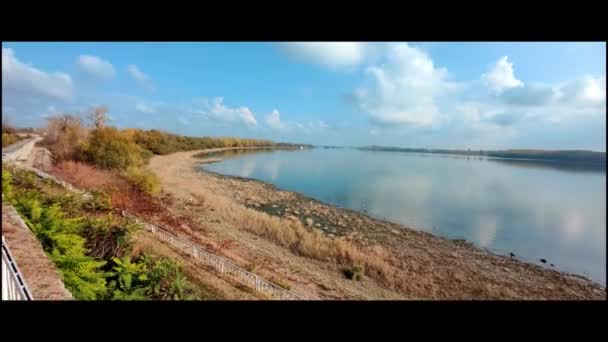 Ακτή Του Ποταμού Δούναβη Μεταξύ Βουλγαρίας Και Ρουμανίας — Αρχείο Βίντεο