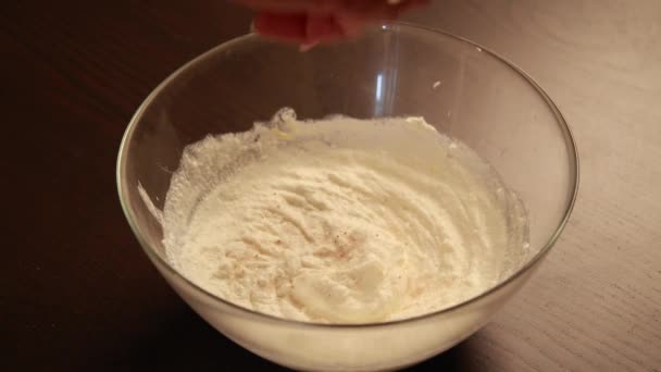 調味料リコッタチーズ塩とコショウ — ストック動画