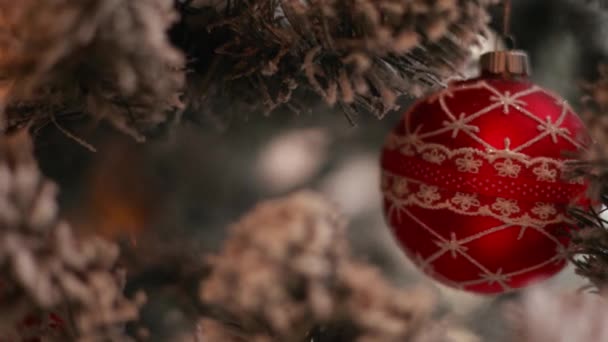 Bola Natal Vermelho Clássico Perto — Vídeo de Stock