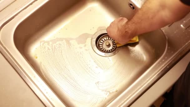 Lavagem Pia Cozinha Aço Inoxidável Com Produto Detergente Espumado Esponja — Vídeo de Stock