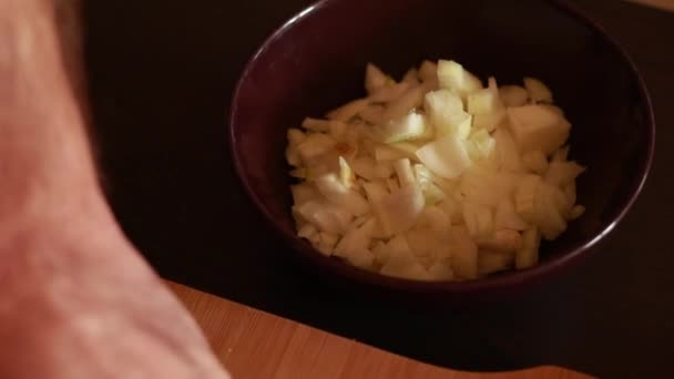 Man Hands Cutting White Onion Close Wooden Board — Vídeo de Stock