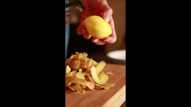 Man Hands Peeling Potatoes Home Close Vertical Video — Stockvideo
