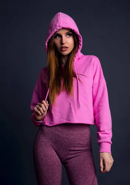 Vrouw Studio Het Dragen Van Roze Hoodie Roze Legging — Stockfoto