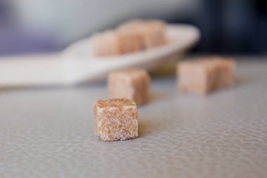 Esmer Şeker Küpleri kapatın