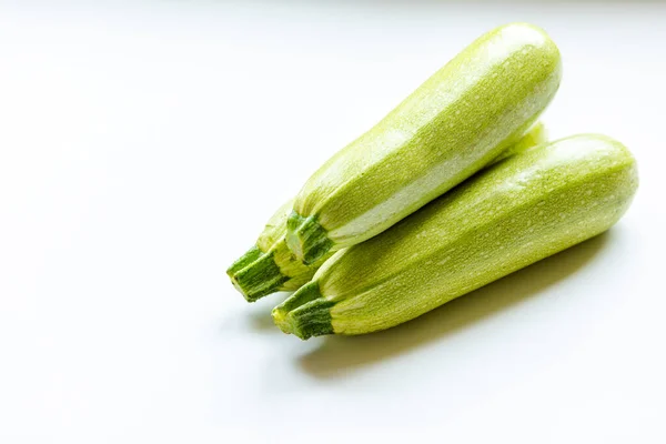 Zucchine Vicino Sfondo Bianco — Foto Stock