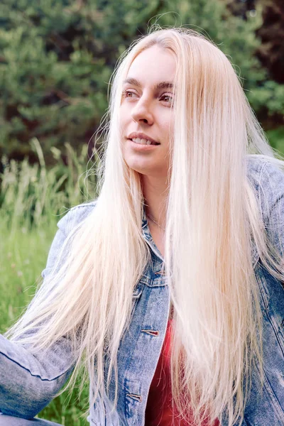 Portrait Blonde Woman Nature — Stock Photo, Image