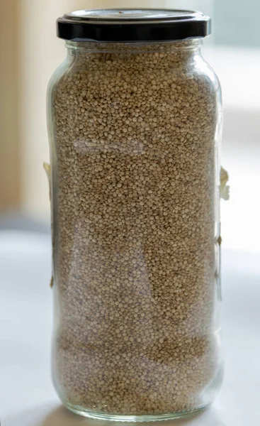 Quinoa Blanc Cru Dans Bocal Verre Gros Plan Sur Fond — Photo