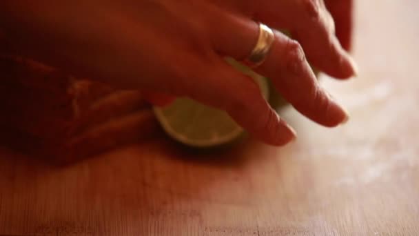 Продукты Приготовления Тостов Авокадо Яйцом Крупным Планом — стоковое видео