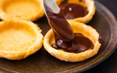 Çikolata Dolu Mini Tartlar Yakın plan
