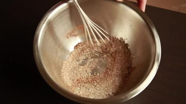 小面包面团干配料与糕点搅拌拌匀 — 图库视频影像