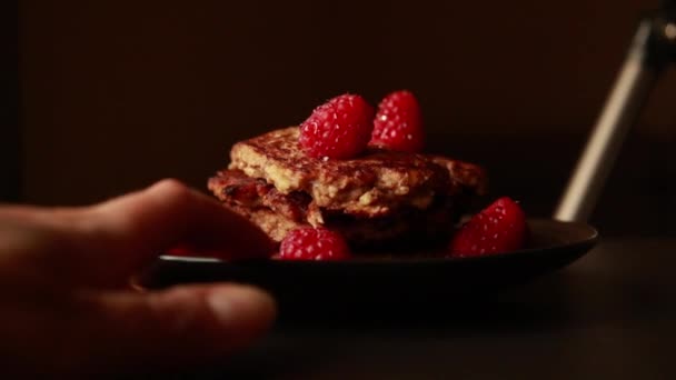 Close Apple Cinnamon Pancakes Raspberries Honey Table — Stock Video