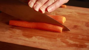 Uzman Ellerin Keskin Havuçlarının Yakın Görüntüsü 