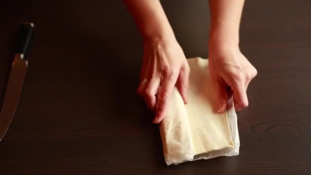 Close Woman Hands Cutting Puff Pastry Wooden Board Dalam Bahasa — Stok Video