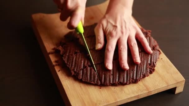 Dámské Ruční Krájení Čokoládové Brownie Popletal Close — Stock video