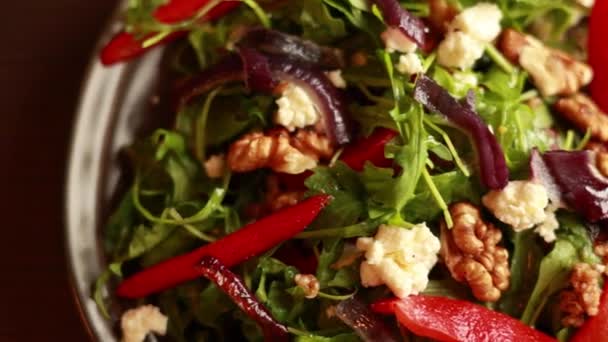 Close Rucola Onion Canned Red Peppers Walnuts Winter Salad — Stock Video